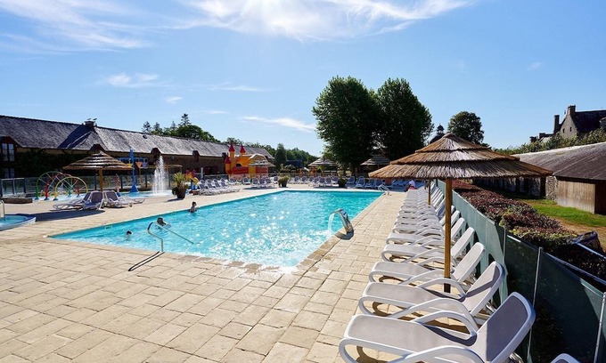 La Chapelle-aux-Filtzmeens Ski Chalet | Pet-Friendly XL Villatent at Domaine du Logis Camping