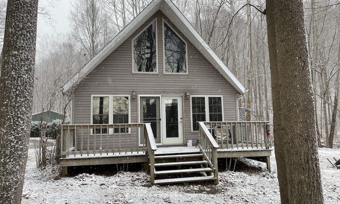 Ray Ski Chalet | Nature-Centric AFRAME CABIN with Breakfast & Family Fun