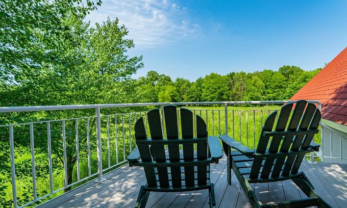 Tryon Farm House | Family-Friendly Getaway at The Farm House at Tryon Farm