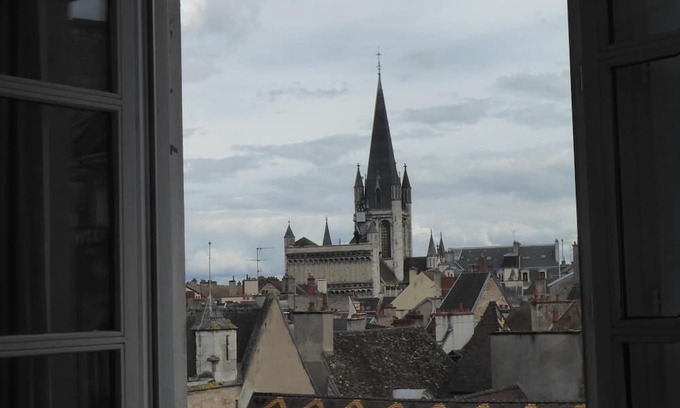 Old Town Apartment | Bright Studio with Pool & Spa in the Heart of Town
