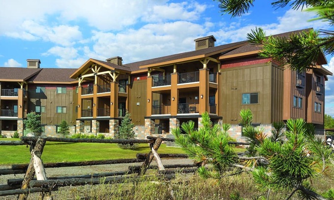 West Yellowstone Condo | Premier Worldmark West Yellowstone: Steps from Park Gateway