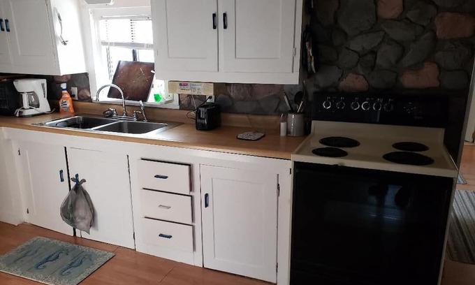 Breakwater Village Cottage | Cozy Breakwater Village Near Private Beach and Dining