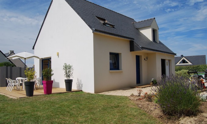 Plouneour-Brignogan-Plages House | Beachside Villa with Garden, Steps from the Oceanfront
