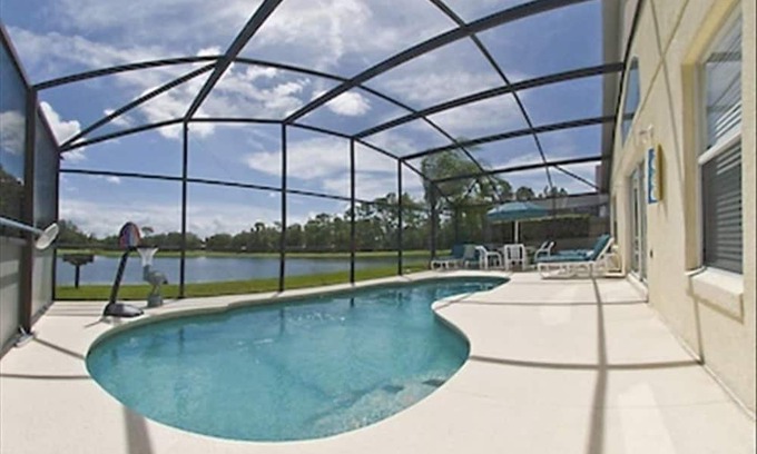 Lake Berkley House | Idyllic Private Lake Front Villa with Games Room & Pool