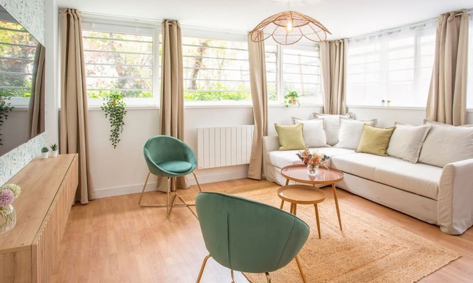 Quartier Saint-Ambroise Apartment | Merveil Family Suite - Marais - Pelee