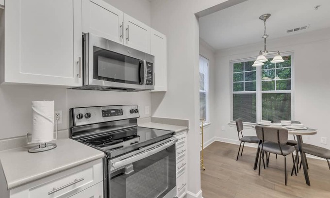 Southwest Raleigh Apartment | Upscale 2BR Suite Mins Downtown Raleigh