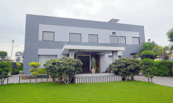 Rau Resort | Aceotel Resort 7th Cloud Indore