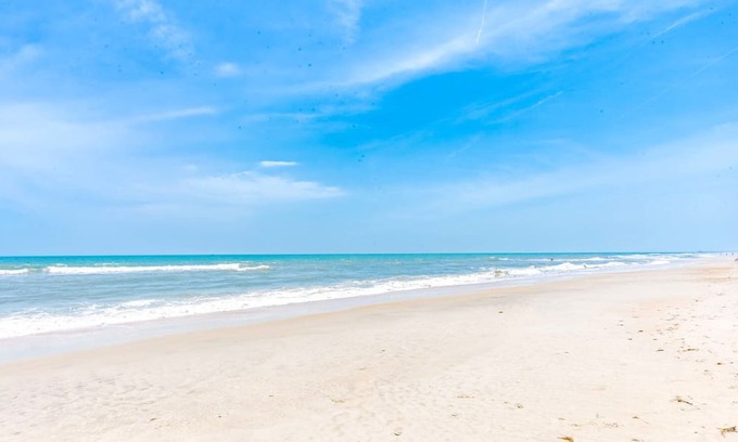 Sneads Ferry Condo | A Little Slice of Paradise on North Topsail Beach - 2BR Shipwatch Condo