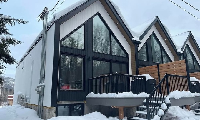 L'Anse-Saint-Jean Ski Chalet | Scandinavian chalet in the alpine village of Mont Édouard-Magnificent new construction