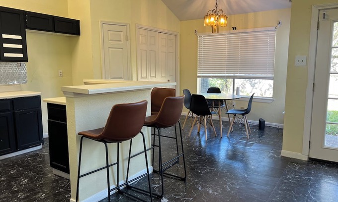 Barker House | Charming Private 1-bedroom in 2 bedroom house in Houston