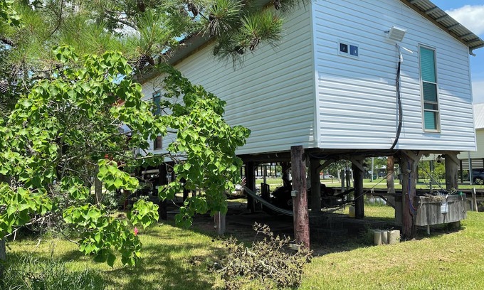Shoreline Park House | Charming 3-bedroom house with WiFi, AC in peaceful Bay St. Louis.