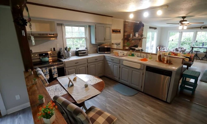 Sharpsburg House | Taylor's Landing C&O Retreat