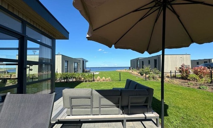 Enkhuizen Ski Chalet | Chalet in Enkhuizen with Swimming Pool