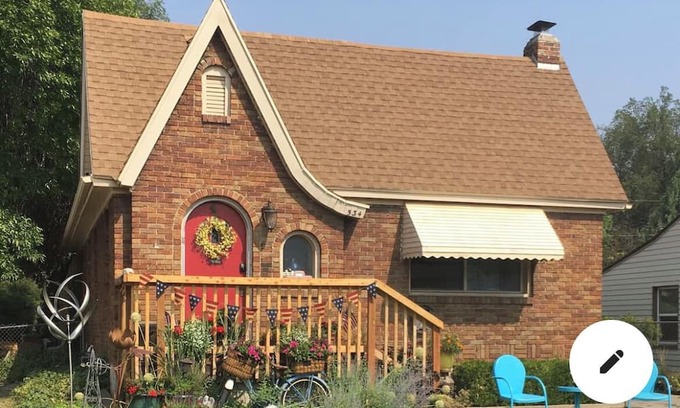 Fairpark House | Charming 2-bedroom house with in lovely Salt Lake, close to everything