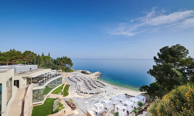 Umag Villa | 3-bedroom Beachfront Residence with Sea View and a Private Pool