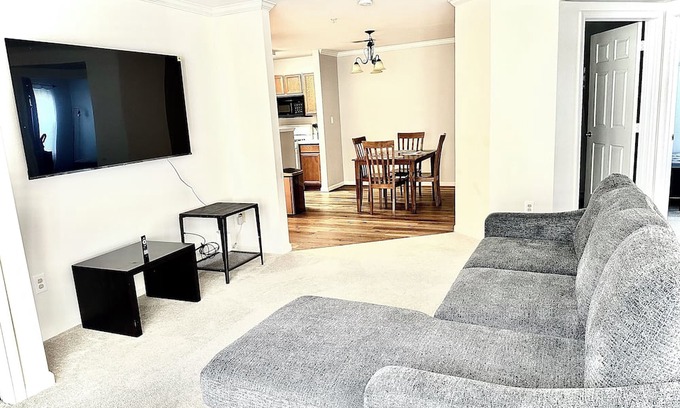 Bull Run Condo | Charming 2-bedroom 2-bath condo fully equipped-furnished in wonderful Manassas
