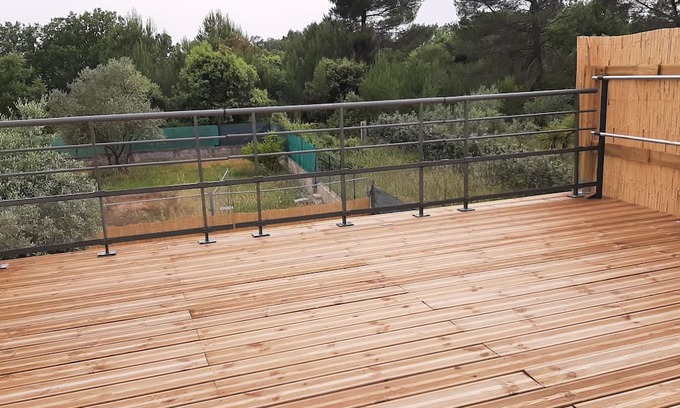 Regusse Apartment | In a private estate, large studio with terrace