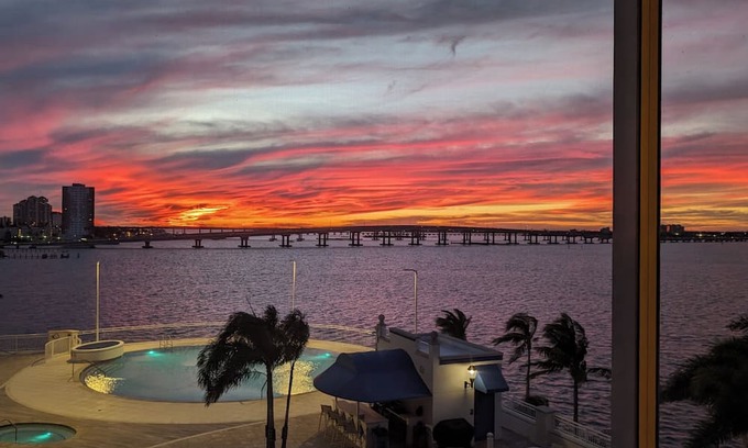 Fort Myers Condo | Winter Paradise in Fort Myers, 2 Bedroom, screened lanai, no hurricane damage