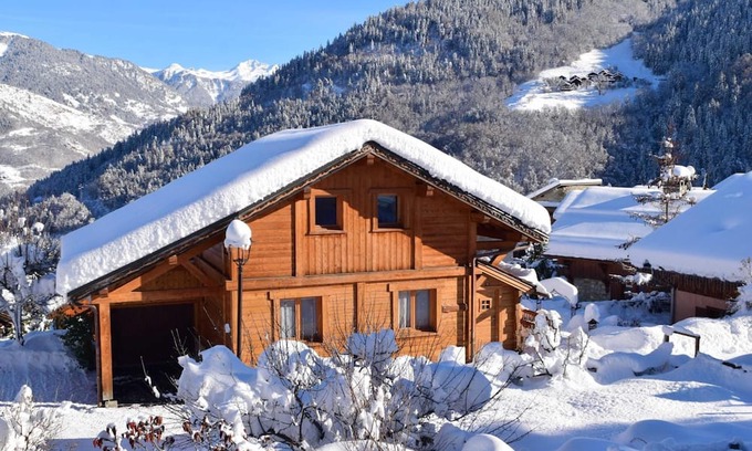 Les Allues Ski Chalet | Chalet 'La Fée Des Neiges' with Mountain View, Private Terrace and Wi-Fi