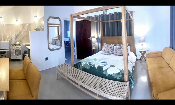 Franschhoek Apartment | Sensory Escape- One bedroom apartment in charming Franschhoek with WiFi
