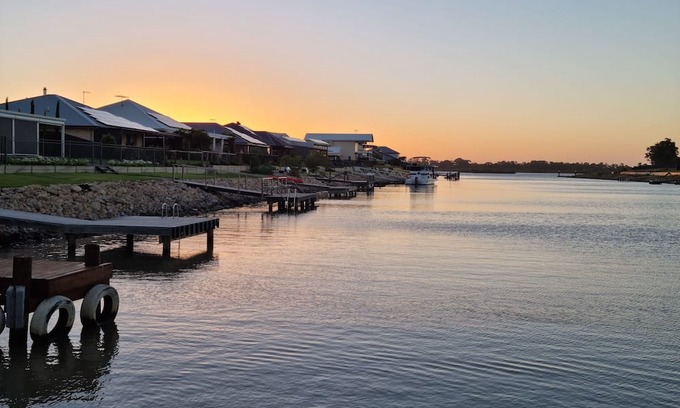 Seymour House | great river escape next to boat ramp, only 10 mins from the bend motorsport park