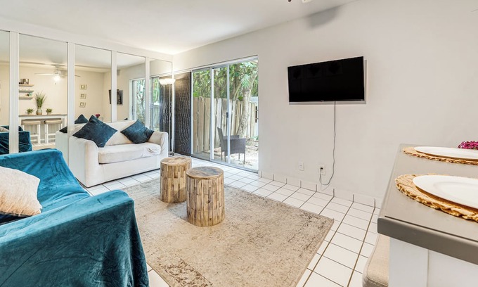 Pompano Beach Apartment | Quaint Pompano Beach Apartment w/Patio!