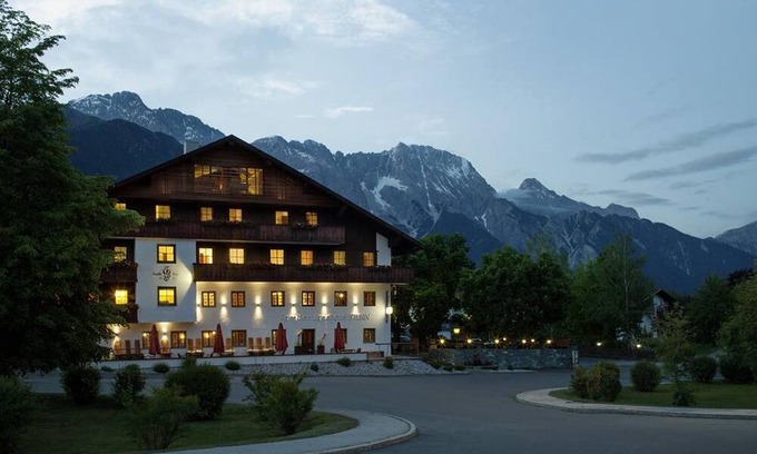 Obsteig House | Family room LARGE - s'Groaße ÜF - DER STERN - Inn and country hotel since 1509