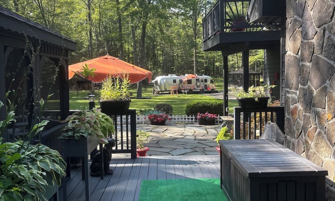 Shokan House | Cozy Airstream with WiFi and AC in peaceful Shokan