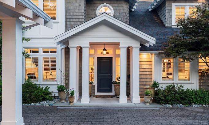 Oak Bay House | Uplands Family Home