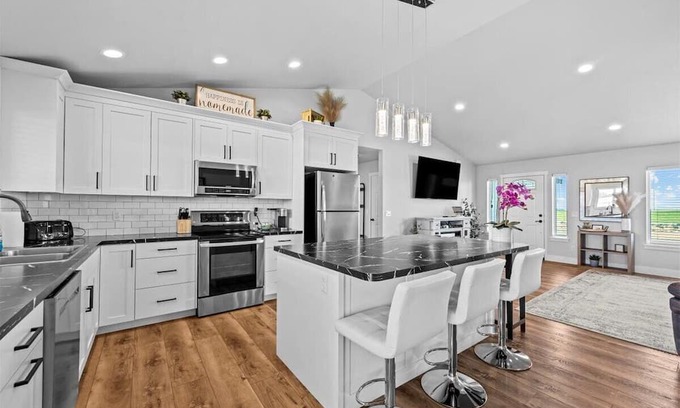 Gooding County House | *Heart of Wendell*Massive yard*fire pit*Parking