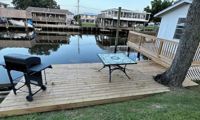 Slidell House | Tiny House on the Water in Slidell with WiFi, AC