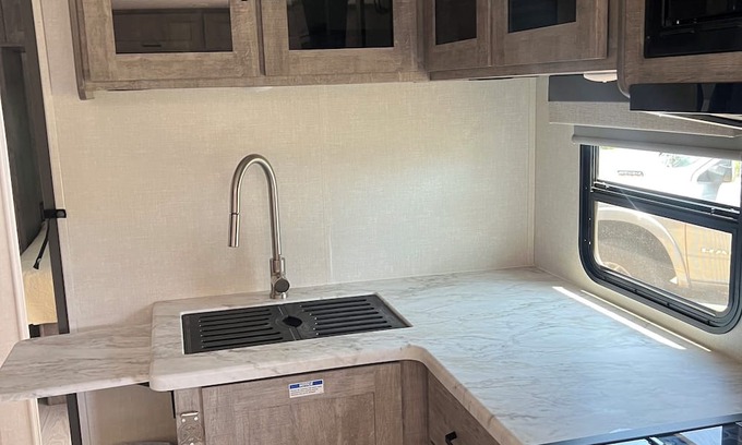 Lexington House | Cozy & Spacious Grand Surveyor Glamping Experience