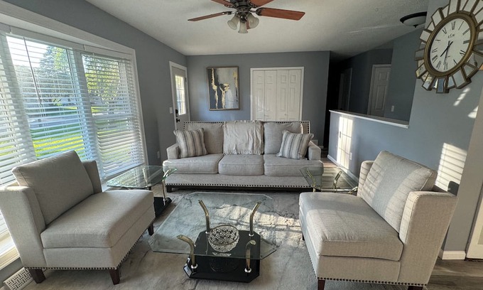 Brooklyn Park House | Spacious 5-Bedroom Retreat with Finished Basement - 18 Miles from the City