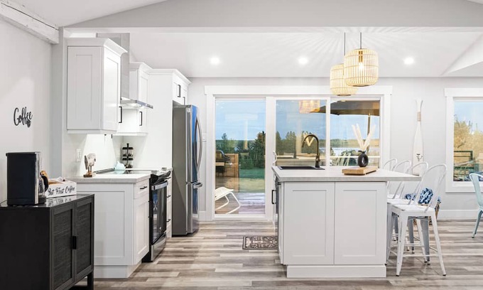 Cormierville Ski Chalet | Cozy and Modern Oceanview Cottage with hot Tub