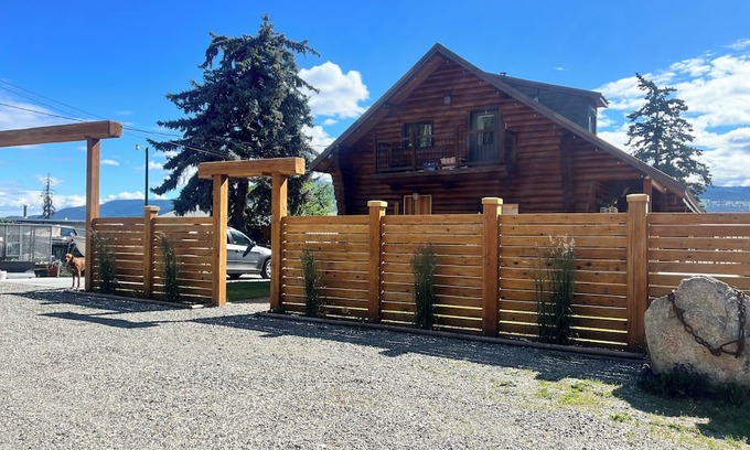 Winfield House | Cozy Guest Suite in Lake Country BC - Beautiful view, Convenient location.