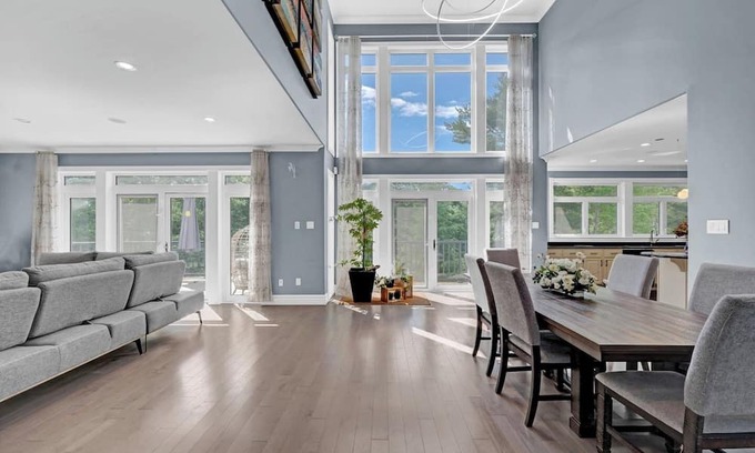 Bedford House | The Grand Estate on Paper Mill Lake