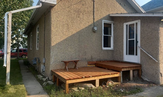 Hanna House | Cute Character House in Hanna - Whole House