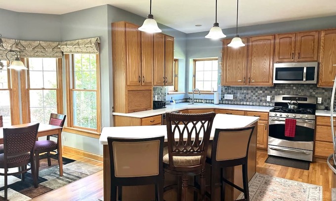 Hudson House | Spacious 6-bedroom house in charming Hudson