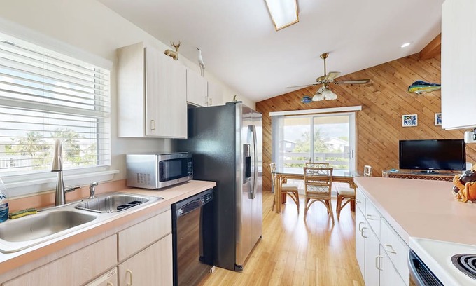 Port Pine Heights House | Open Water Access canal home, large kitchen, WIFI, central AC