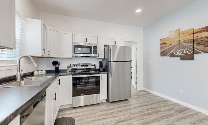 Miami House | Newly remodeled home near Route 66 w/WiFi, AC, Washer/Dryer