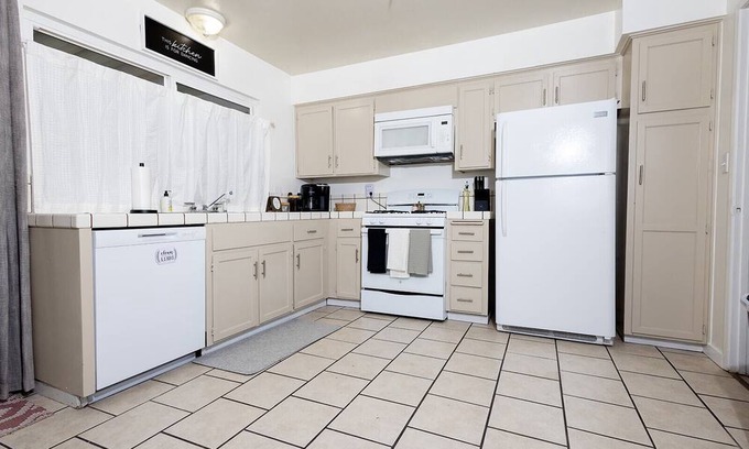 Merced House | Welcome to our cozy 3-bedroom 2 bath retreat in North Merced.