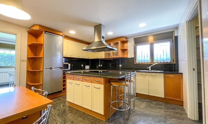 Palau-de-Cerdagne House | Discover Cal Cèrvol Ceretà: Pet-Friendly Escape Awaits