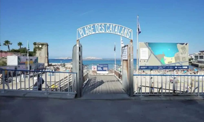 Le Pharo Apartment | Cozy Apartment Just Steps from Catalans Beach