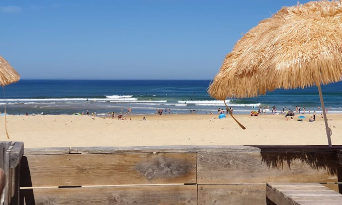 Mezos House | Holiday Home 'Maison Bois Proche De L'Atlantique' with Private Terrace, Wi-Fi and Air Conditioning