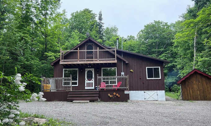 Irondale Cabin | Private Cabin, Perfect for families! Two Kayaks! Horseshoe Pits! Fire Pit!