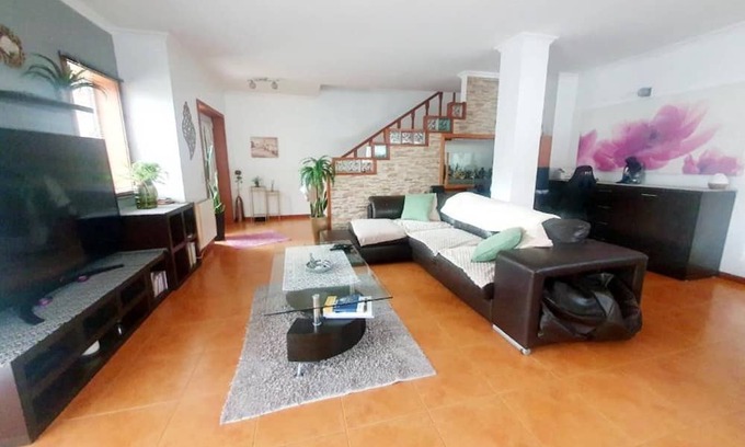 Belinho House | Holiday Home 'Grace House - Casa Inteira' with Mountain View, Private Terrace and Wi-Fi