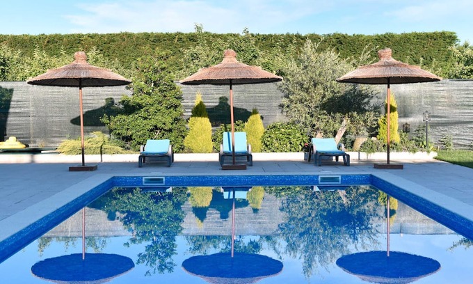 Armamar Villa | Detached Luxury Villa Best For Relaxation