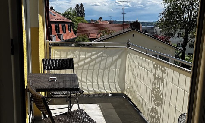 Tutzing Apartment | Helle und Gemütliche 3-zimmer Dachgeschosswohnung in Seenähe