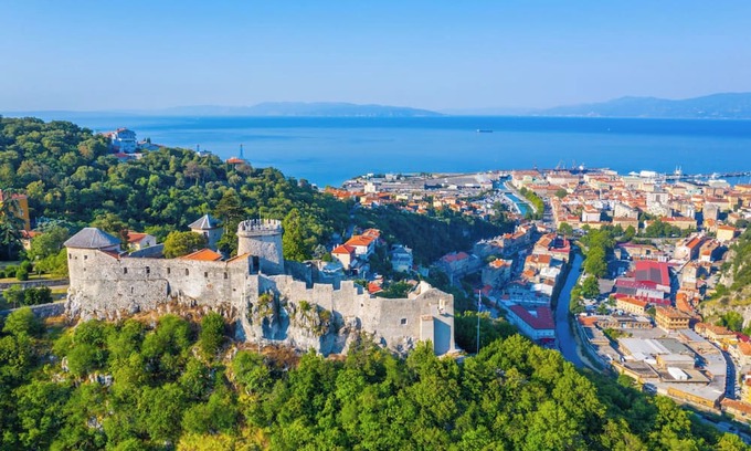 Rijeka Villa | City Apartment With Garden