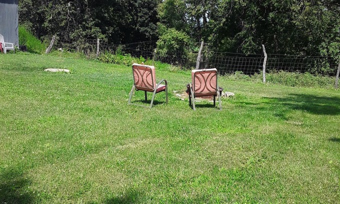 Plainview House | Pleasant 2-bedroom country farm house with AC in Medora. City get-a-way